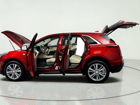 Certified 2024 Cadillac XT5 Premium Luxury w/ Technology Package AWD/4WD image 10