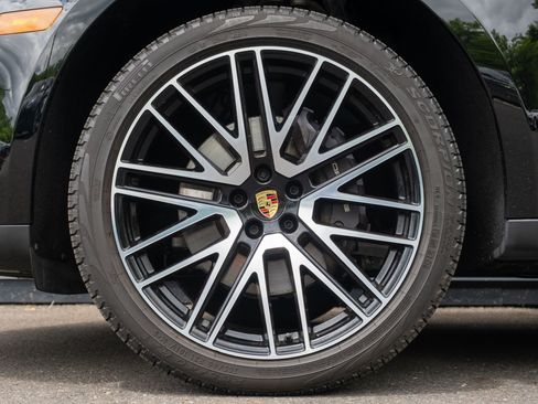 Used 2023 Porsche Macan AWD/4WD image 12