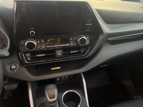 Used 2023 Toyota Highlander XSE image 11