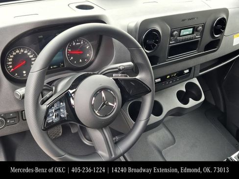 Used 2025 Mercedes-Benz Sprinter 2500 image 27
