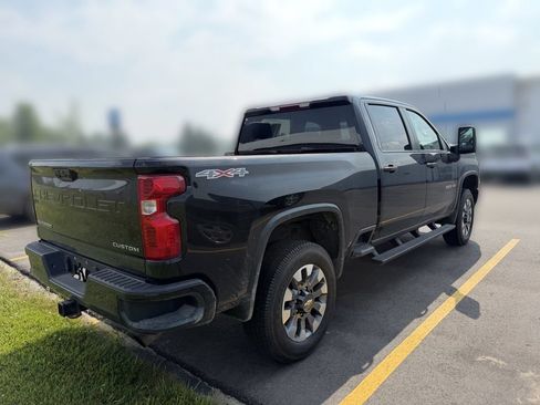 Used 2022 Chevrolet Silverado 2500 Custom w/ Custom Convenience Package AWD/4WD image 6