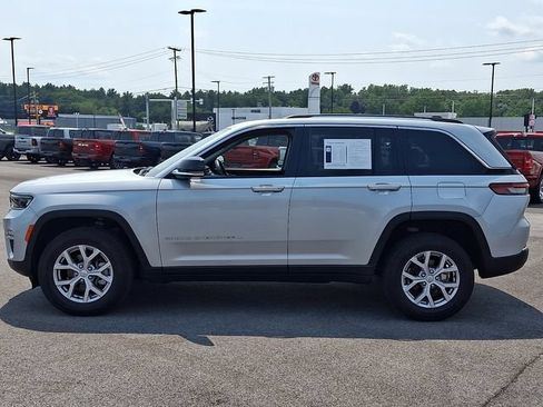 Used 2022 Jeep Grand Cherokee Limited AWD/4WD image 8