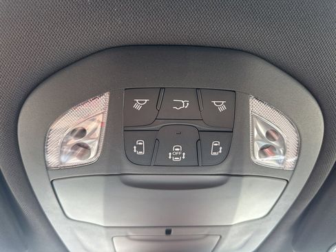 New 2026 Chrysler Pacifica Select image 5