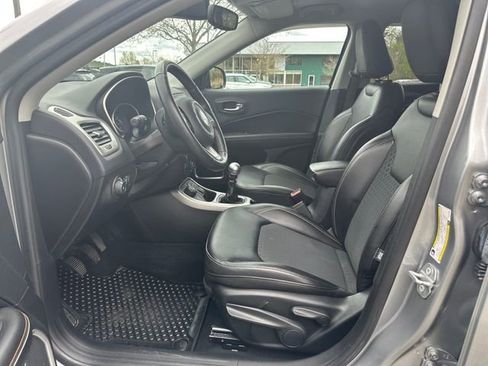 Used 2019 Jeep Compass Latitude w/ Cold Weather Group AWD/4WD image 9
