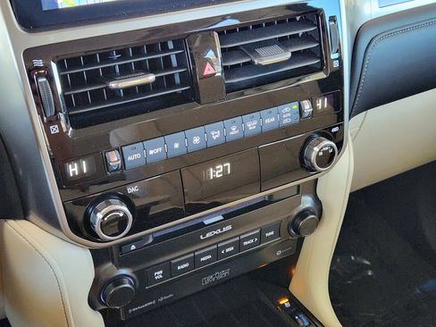 Used 2023 Lexus GX 460 Premium image 18