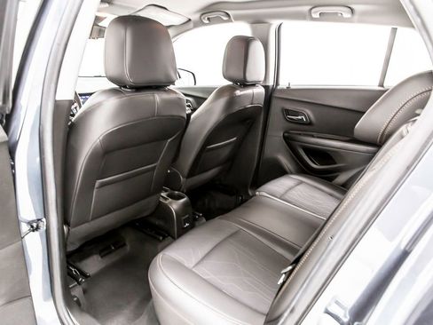 Used 2022 Chevrolet Trax LT w/ LT Convenience Package FWD image 28