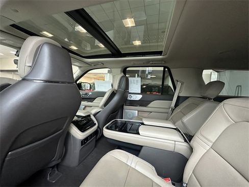 Certified 2022 Lincoln Navigator Reserve image 17
