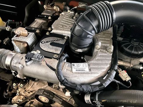 Used 2018 Nissan Titan PRO-4X w/ Pro-4x Convenience Package AWD/4WD image 34