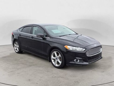 Used 2016 Ford Fusion SE FWD image 3