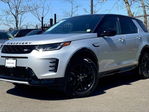 Used 2025 Land Rover Discovery Sport Dynamic SE image 1