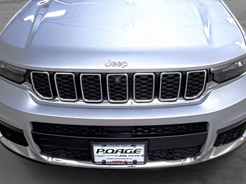 Used 2025 Jeep Grand Cherokee L Limited w/ Luxury Tech Group II AWD/4WD image 16