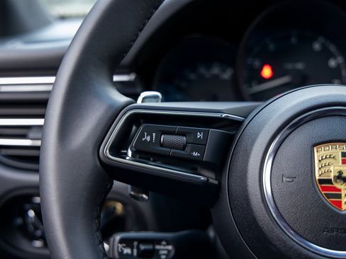 Certified 2025 Porsche Macan image 29