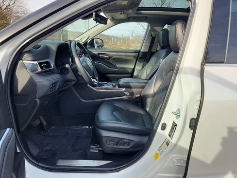 Used 2023 Toyota Highlander Platinum image 15