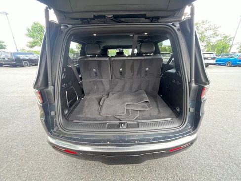 Certified 2024 Jeep Wagoneer Series II w/ Flexible Seating Group AWD/4WD image 10