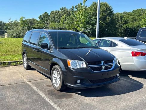 Used 2019 Dodge Grand Caravan SXT FWD image 2