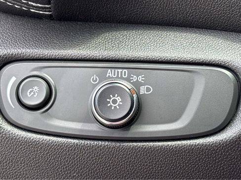 Used 2023 Chevrolet Blazer LT FWD image 21