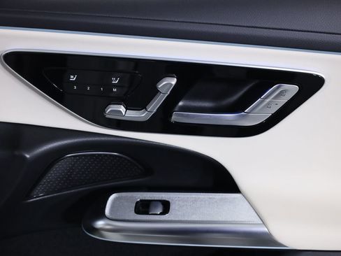 Used 2025 Mercedes-Benz E 450 4MATIC Sedan image 48