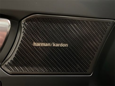 Used 2023 Volvo XC40 Recharge Ultimate w/ Protection Package Premier image 22