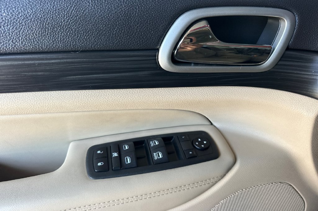 Used 2022 Jeep Grand Cherokee Laredo E RWD image 11