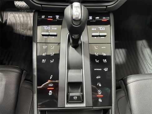 Used 2023 Porsche Macan S image 18
