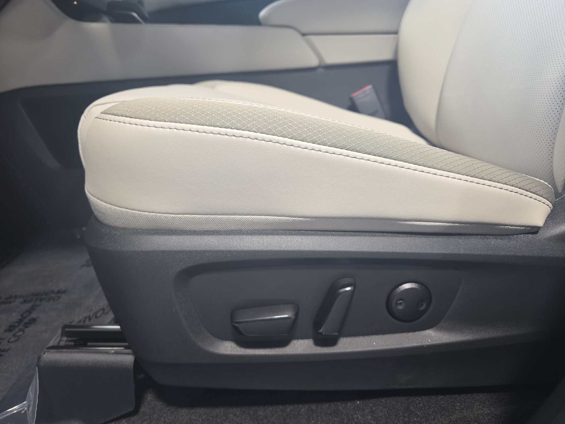 New 2026 Nissan Pathfinder SL FWD image 28