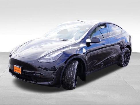 Used 2025 Tesla Model Y Long Range image 11