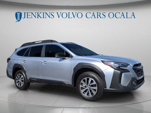Used 2025 Subaru Outback Premium AWD/4WD image 9