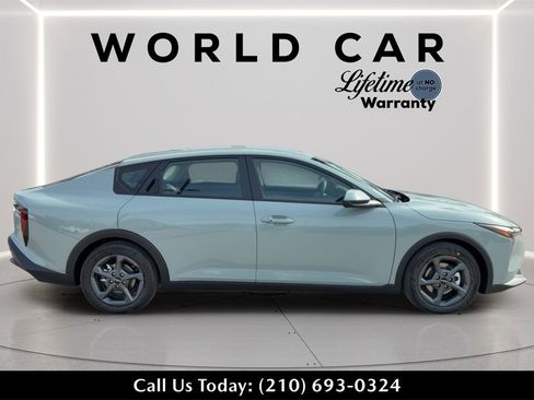 New 2026 Kia K4 LXS image 2