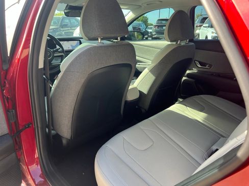 Used 2023 Hyundai Elantra Limited w/ Preferred Accessory Package FWD image 16