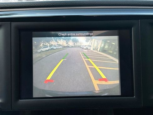 Used 2018 Chrysler Pacifica Touring-L image 14