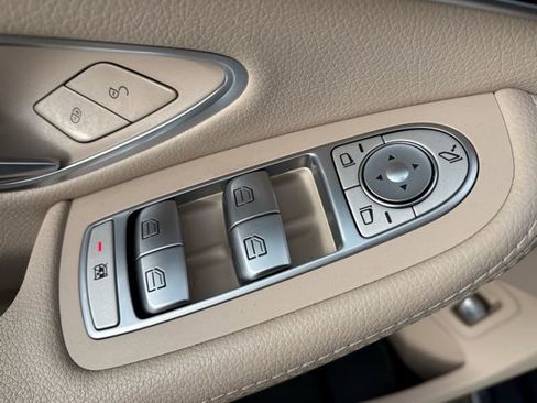 Used 2018 Mercedes-Benz C 300 4MATIC Sedan image 11