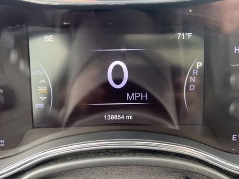 Used 2019 Jeep Grand Cherokee Limited w/ Luxury Group II image 9