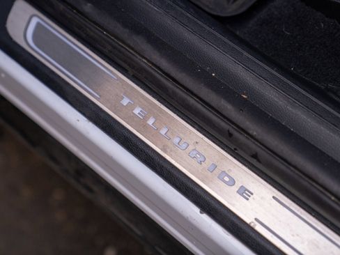 Used 2022 Kia Telluride EX w/ Towing Package image 12