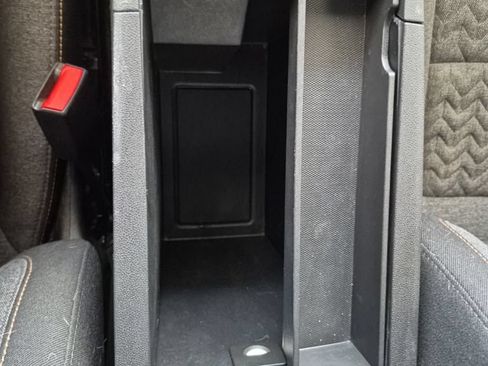 Used 2023 Chevrolet Equinox LT w/ LPO, Floor Liner Package FWD image 18
