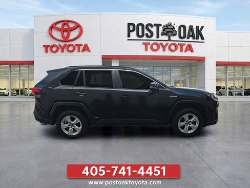 Used 2021 Toyota RAV4 LE AWD/4WD image 8