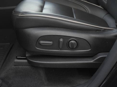 Used 2023 Chevrolet Traverse Premier image 12