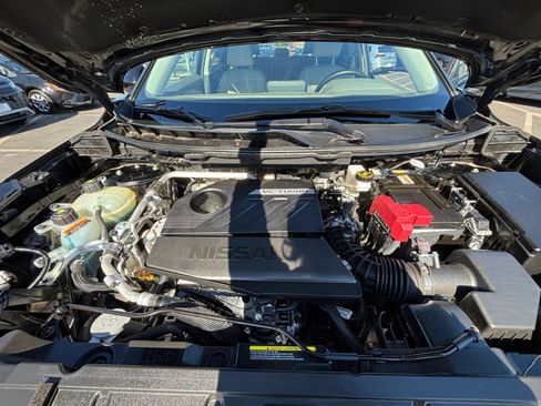 Used 2025 Nissan Rogue SV FWD image 34