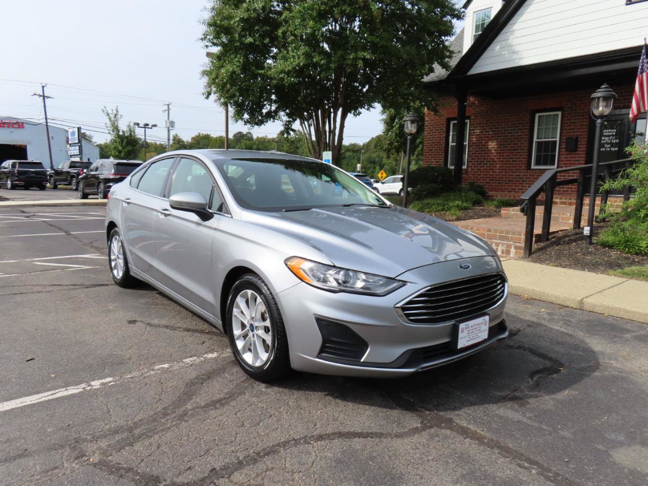 Used 2020 Ford Fusion SE FWD image 10