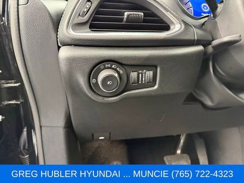 Used 2025 Chrysler Pacifica Limited FWD image 25