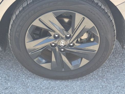 Used 2023 Hyundai Elantra SEL w/ Cargo Package FWD image 16