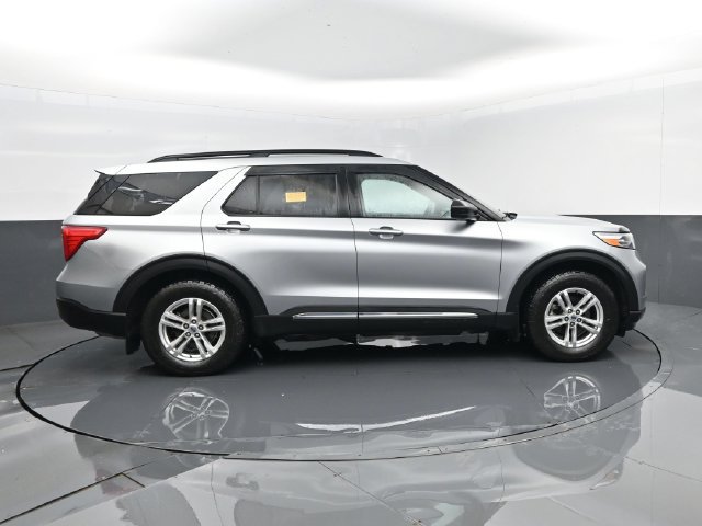 Used 2020 Ford Explorer XLT w/ Equipment Group 202A AWD/4WD image 4