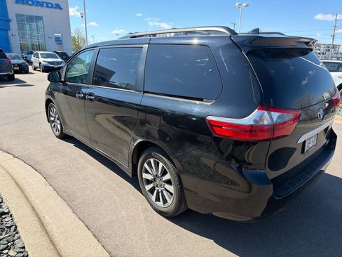 Used 2020 Toyota Sienna Limited Premium image 5