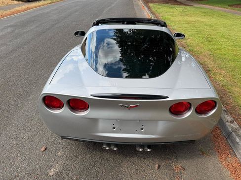 Used 2007 Chevrolet Corvette Coupe w/ Preferred Equipment Group RWD image 5