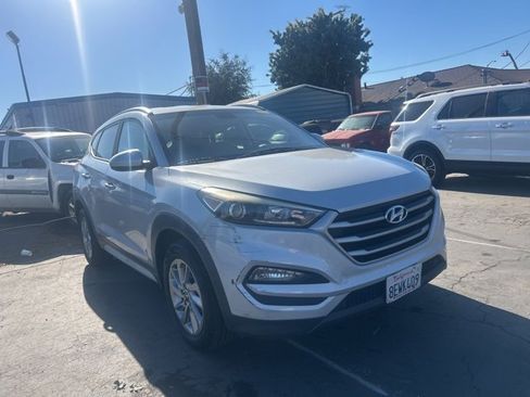Used 2017 Hyundai Tucson SE image 2