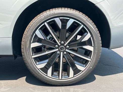 Certified 2026 Volvo XC60 B5 Ultra w/ Protection Package Premier image 23