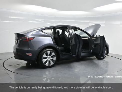 Used 2023 Tesla Model Y 2WD image 4