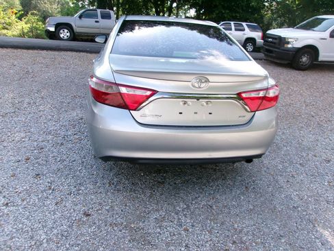 Used 2015 Toyota Camry SE FWD image 18