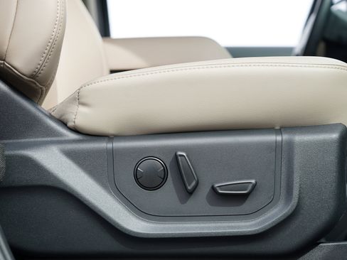 Used 2024 Ford Expedition XLT image 34