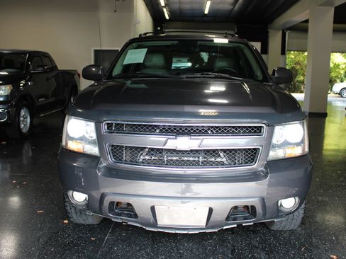 Used 2010 Chevrolet Avalanche LT w/ Luxury Package RWD image 9