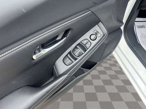 Used 2025 Nissan Sentra SV FWD image 15